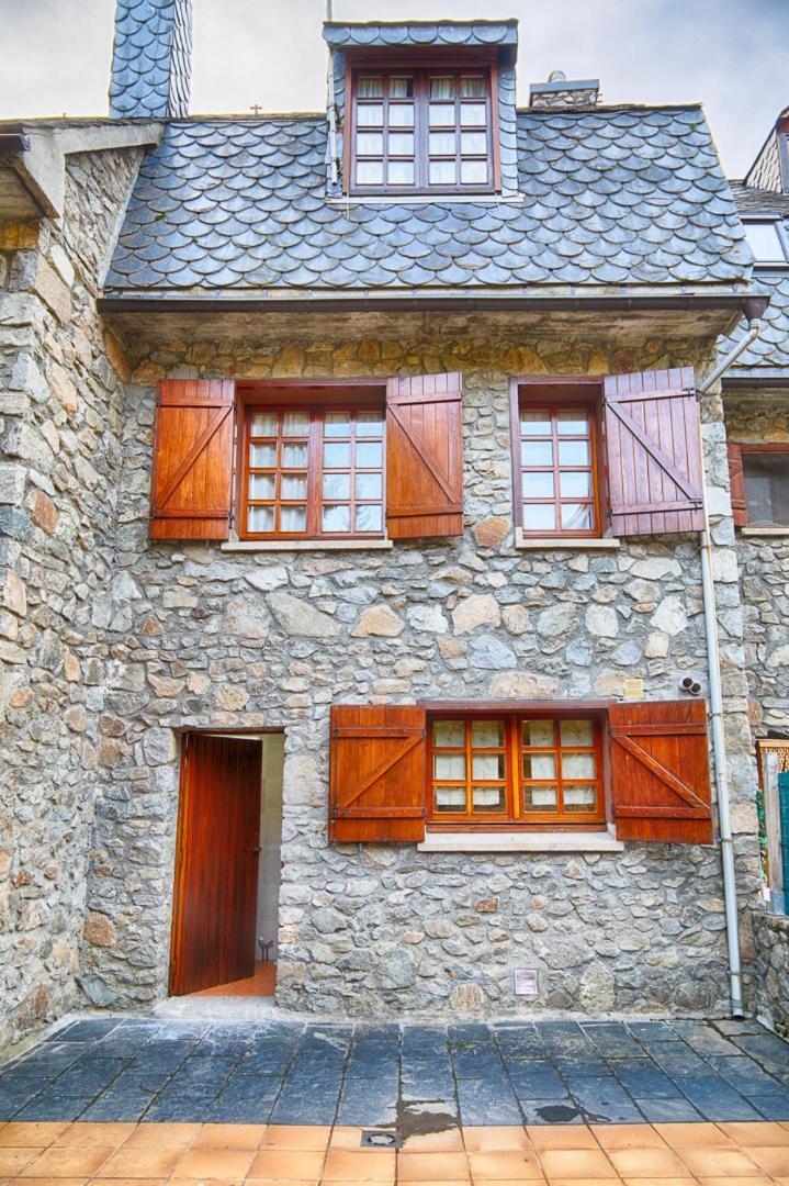 Saplan Real Estate Pensaueth Villa Salardú Exterior foto